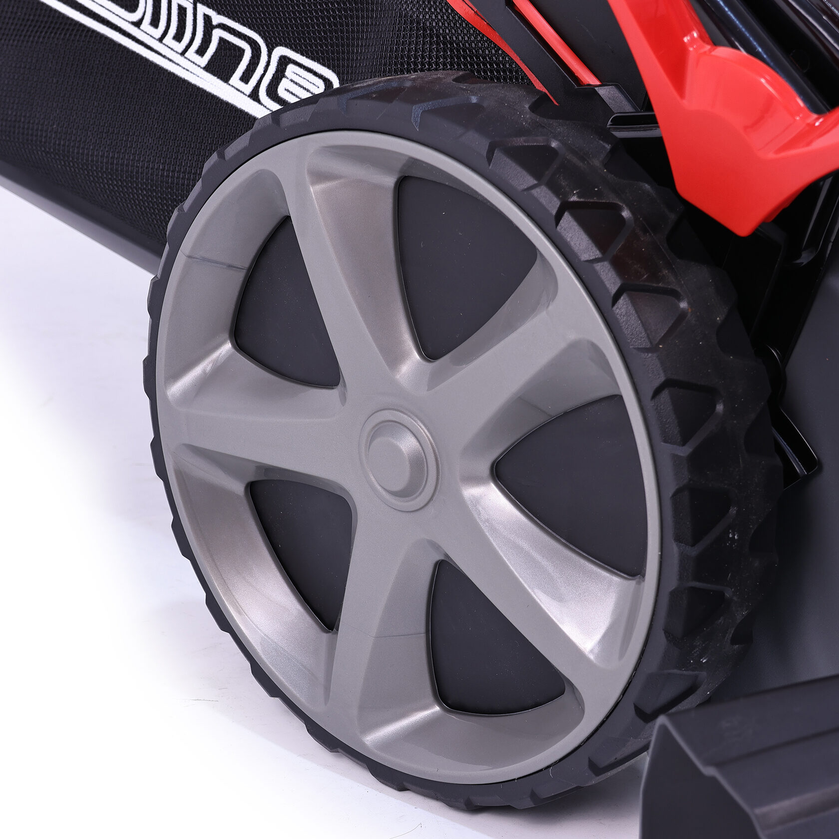 Газонокосилка баензиновая самоходная EVOline LMG 51 CVE TURN