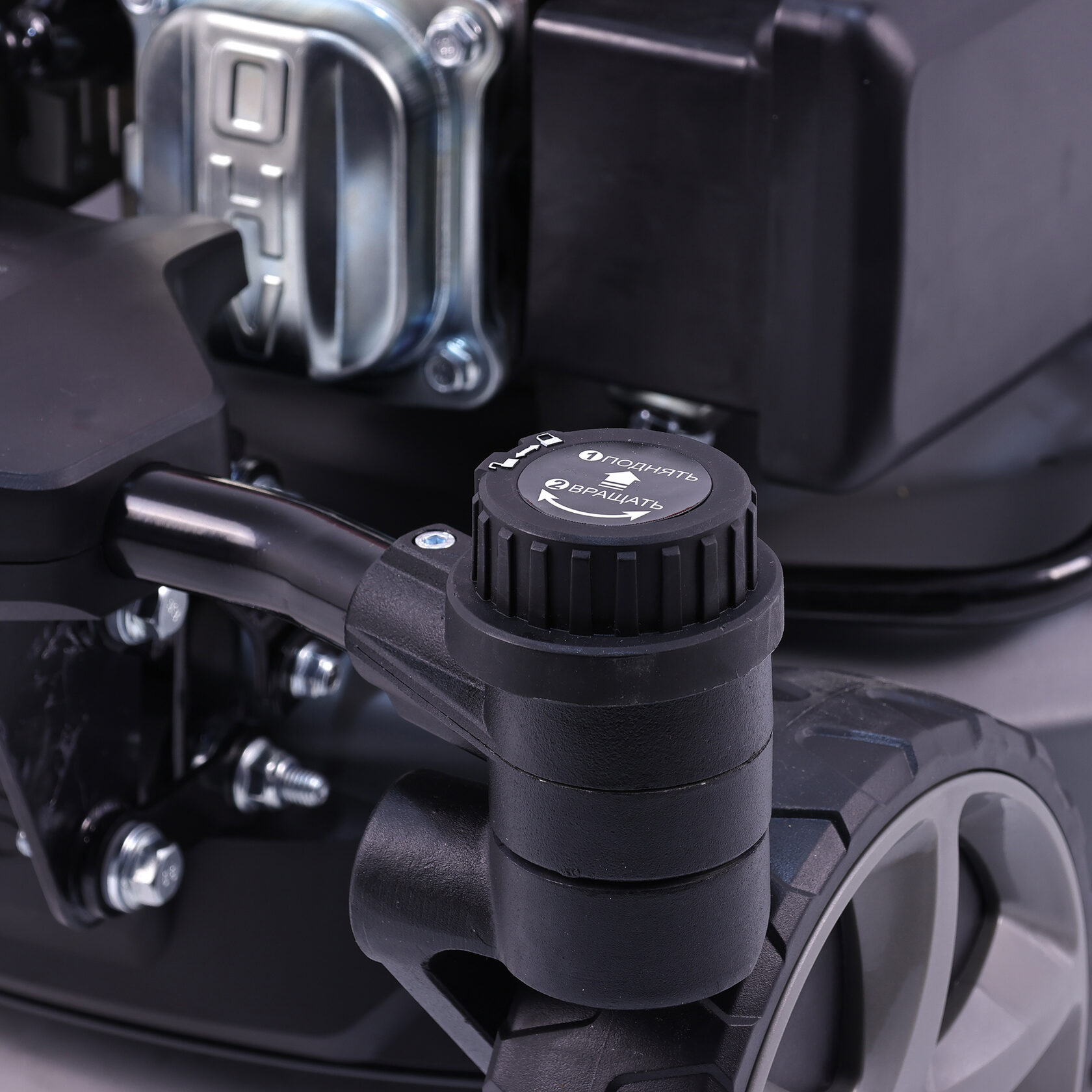 Газонокосилка баензиновая самоходная EVOline LMG 51 CVE TURN